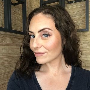 Meet your Posher, Raquel